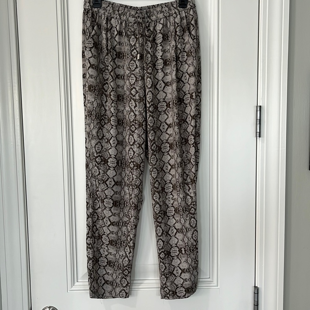 Jennifer Lopez soft taper leg pants.